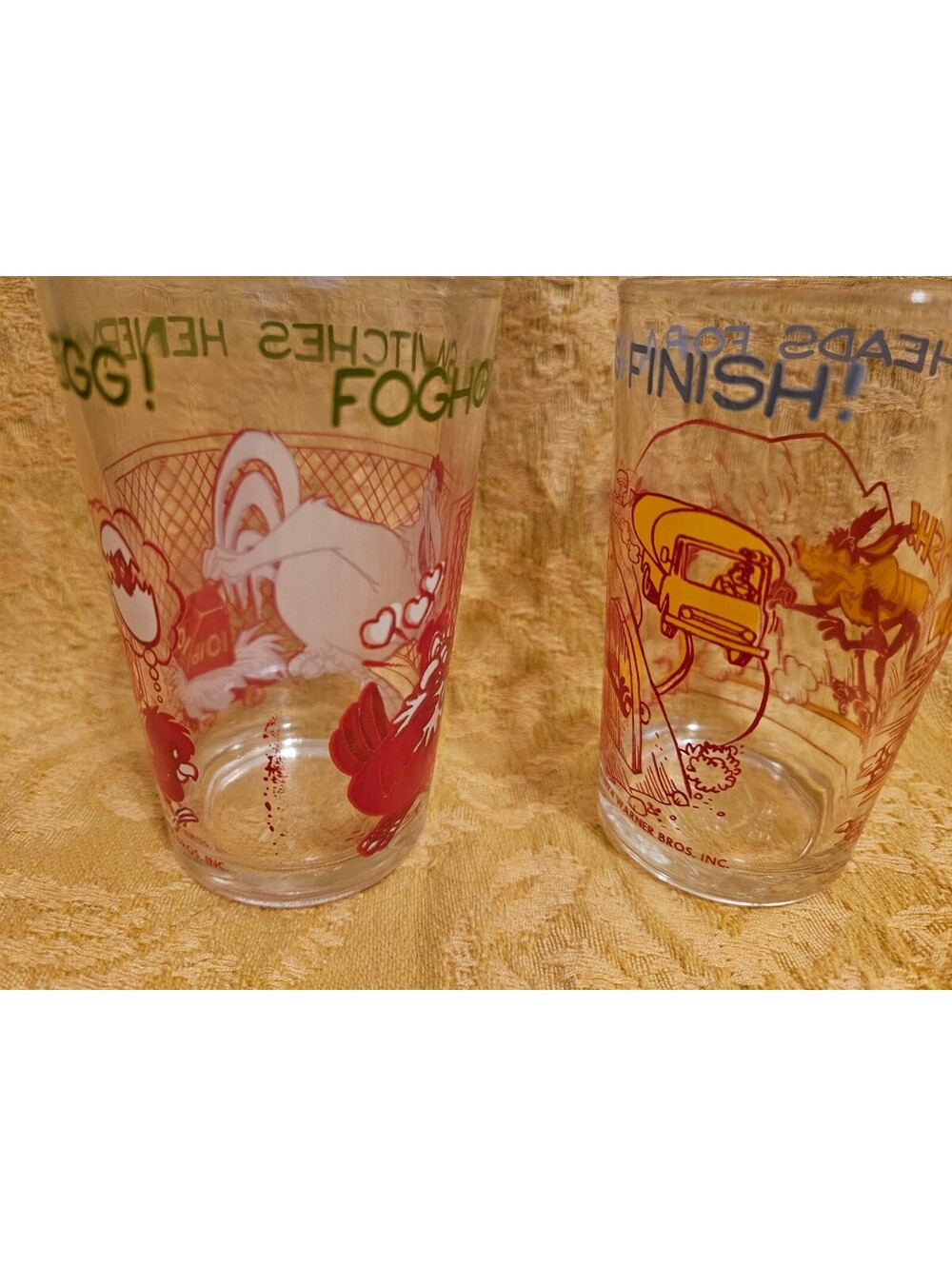 Welch's Jelly Glass 1974 Looney Tunes Foghorn Yosemite bottom & Wile E. Bugs